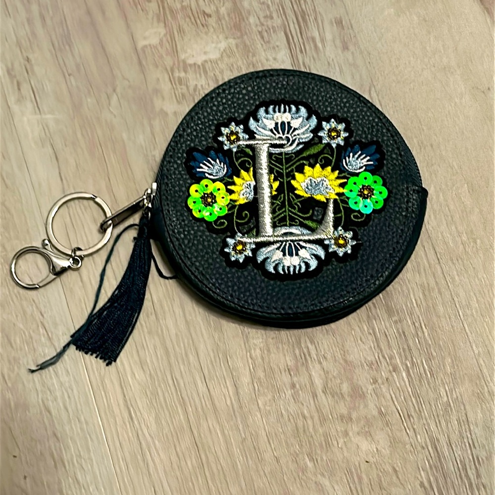 Time and Tru key ring coin holder with “L” initial